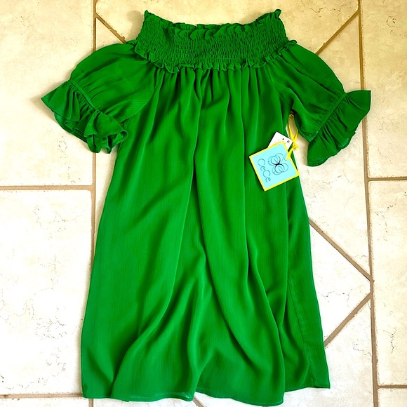 CeCe Dresses & Skirts - Cece Size 2 Lush Green Mini Dress small Off shoulders